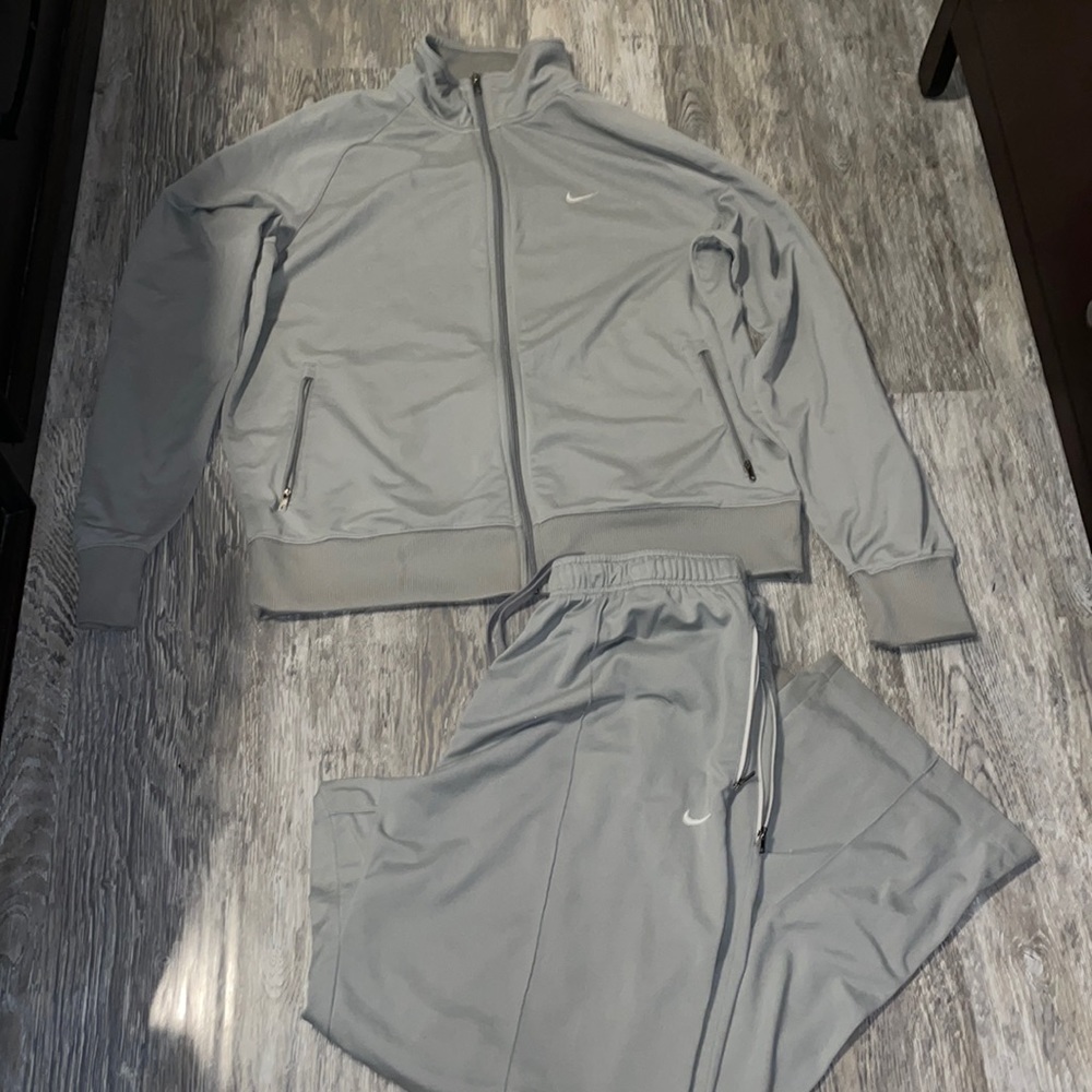 Nike sweat suit XL gray gently used retail $295
